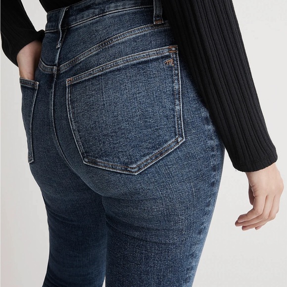 Madewell Curvy Skinny Flare Jeans in Alvord Wash: Instacozy Edition 26 - Picture 6 of 6